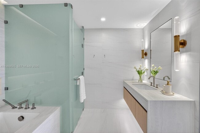 Building Photo - 900 N Ocean Blvd