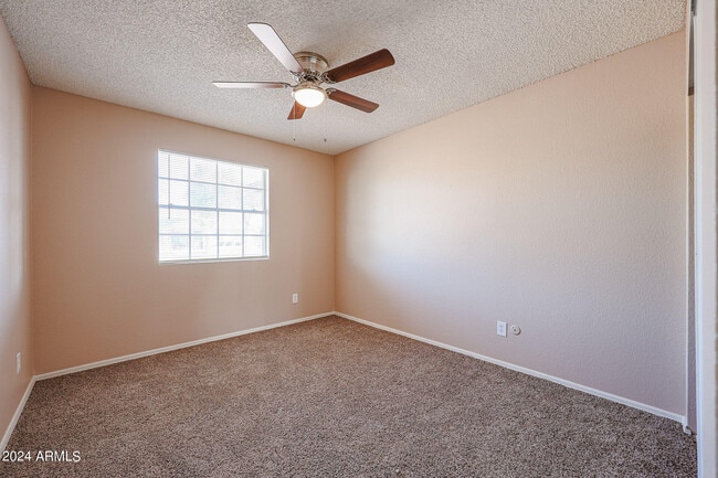 Building Photo - 7119 W Cameron Dr