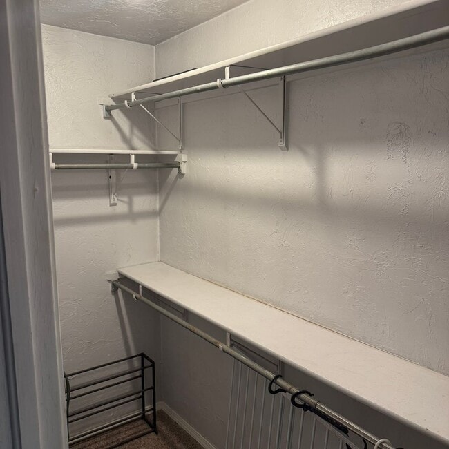 Building Photo - Fully Furnished Spacious 3 Bed 2 Bath, Pet Friendly Home in Orchard Mesa All Utilities Included!