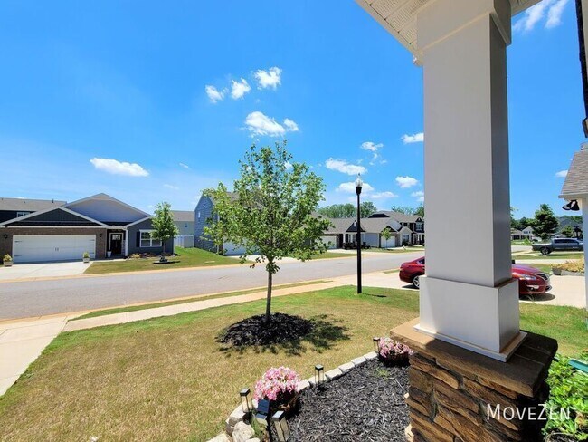 Building Photo - 1131 Staghorn Ave