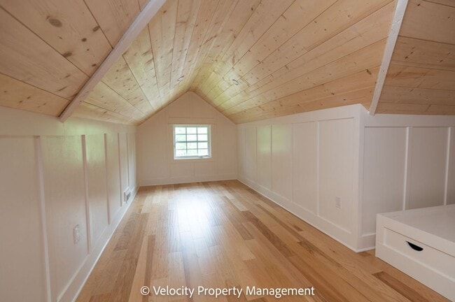 Building Photo - Beautiful Home Across the Street from Drake Park!