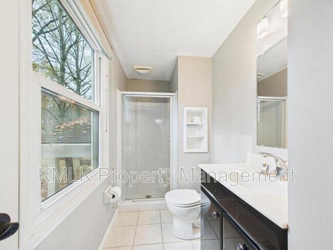 Building Photo - 874 Pleasant St