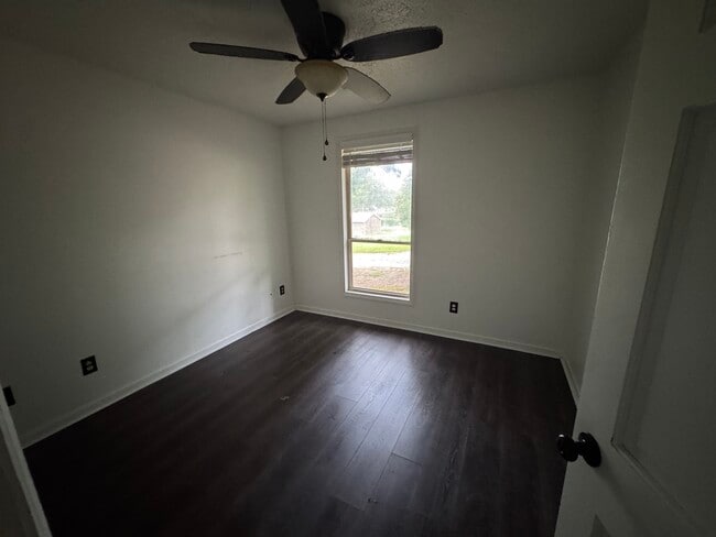 Building Photo - 226 Flowers Ln