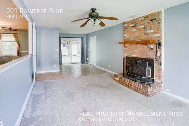 Building Photo - 209 Raintree Blvd