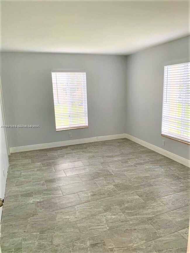 Building Photo - 5201 Geneva Ct