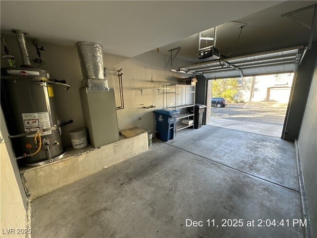 Building Photo - 2607 Country Maple Ave