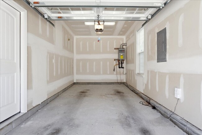 Building Photo - Huntington Pointe