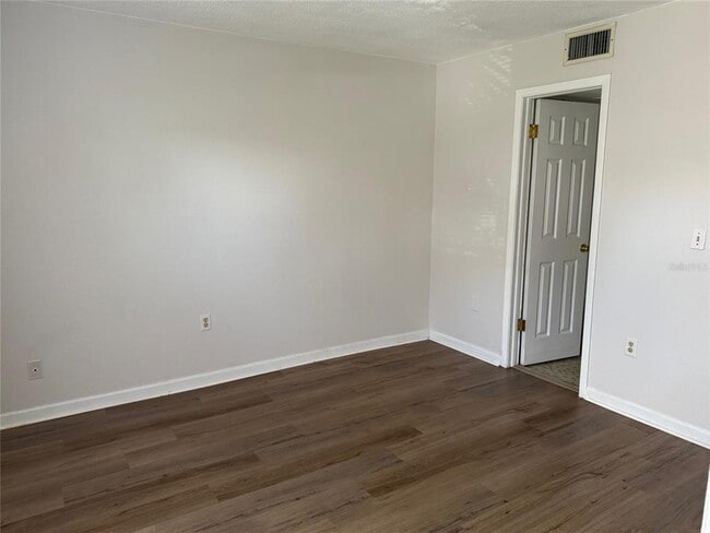 Building Photo - 3861 S Lake Dr