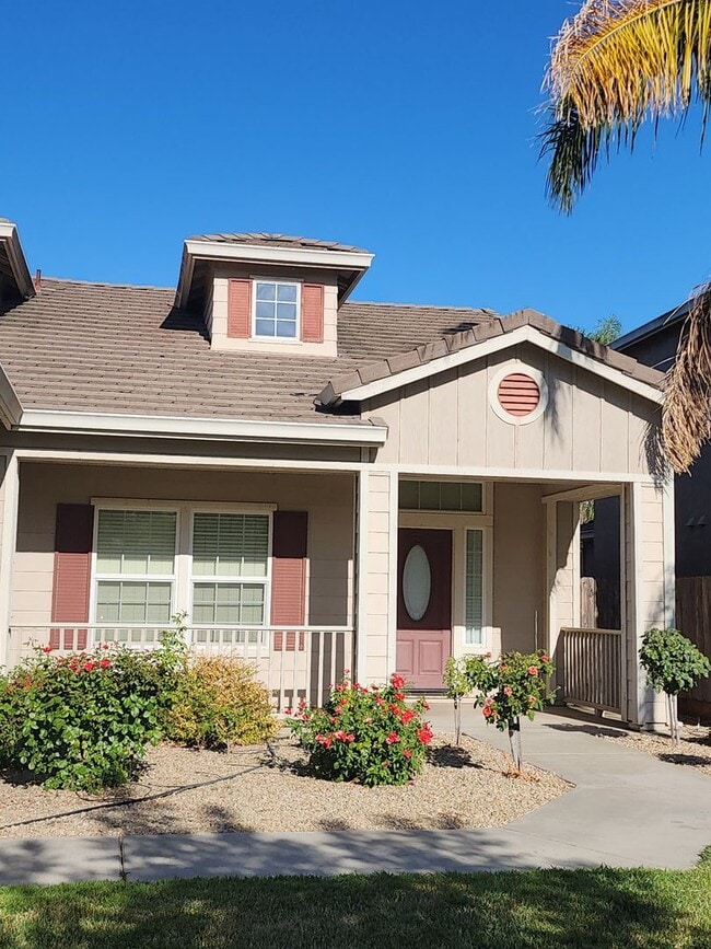 Building Photo - 4 bedroom 2 bathroom home Near Christofferson Pkwy Close to Walnut Elementary, Turlock Jr High Sc...