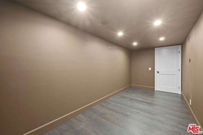 Building Photo - 1486 Palisades Dr