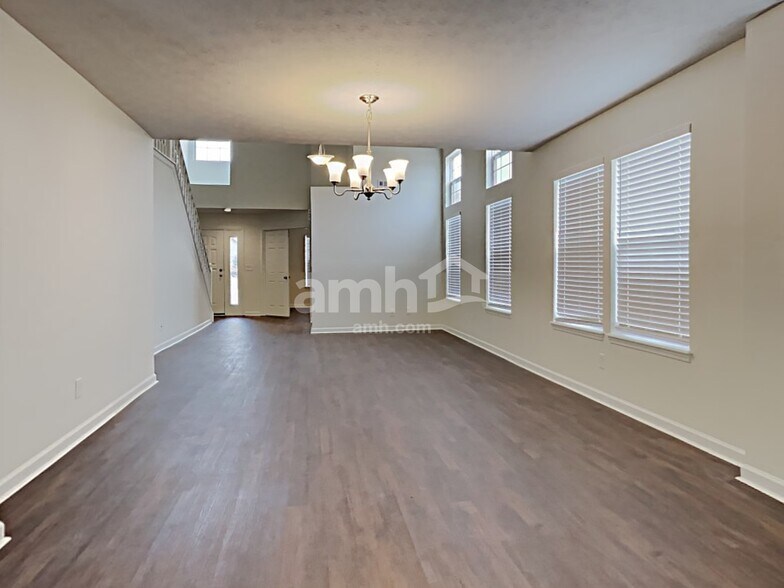 Building Photo - 1405 Willshire Dr