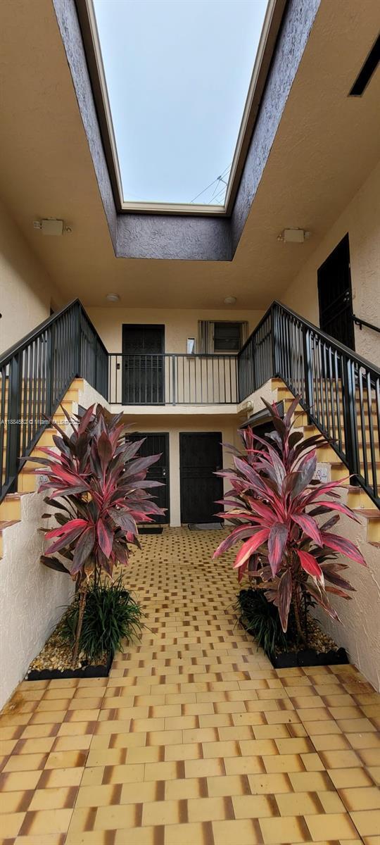 Building Photo - 8425 Harding Ave