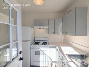 Building Photo - Remodeled 2Bed/1Bath with Designer Touches...