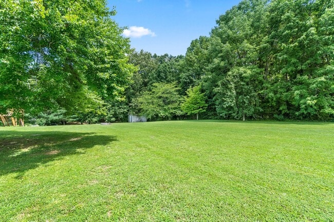 Building Photo - Adorable Home in Pleasant View- COMING SOON!