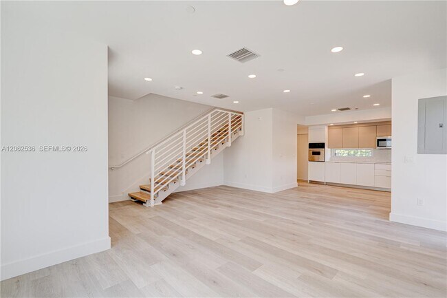 Building Photo - 816 84th St
