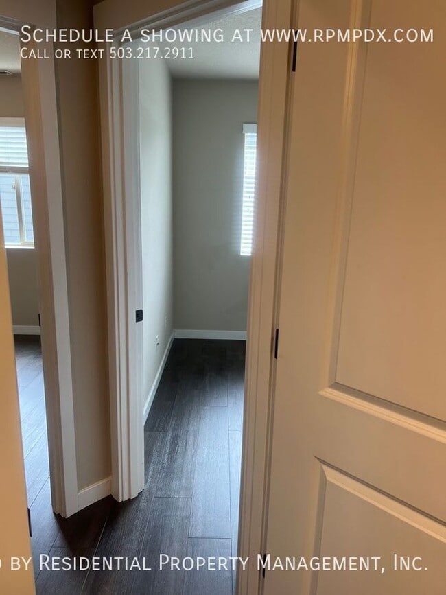 Building Photo - 14075 SW Compass Dr