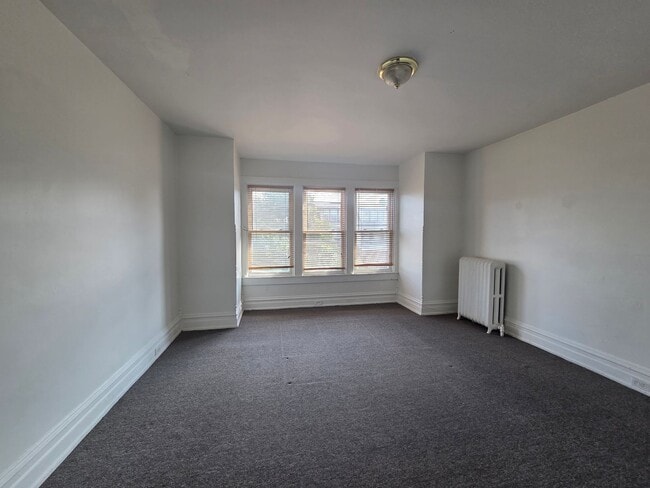 Building Photo - move in ready 3 bedroom 1 bath