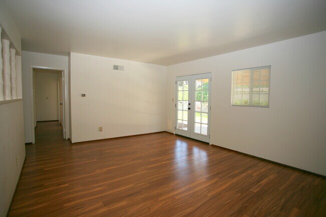 Building Photo - 3Br 2Ba Single level Home