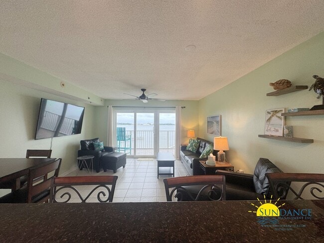 Building Photo - FURNISHED waterfront condo in Desirable In...