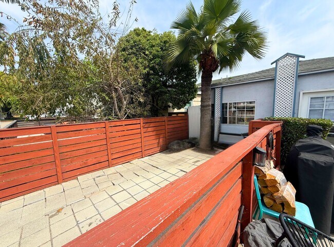 Building Photo - 1421 Grand Ave