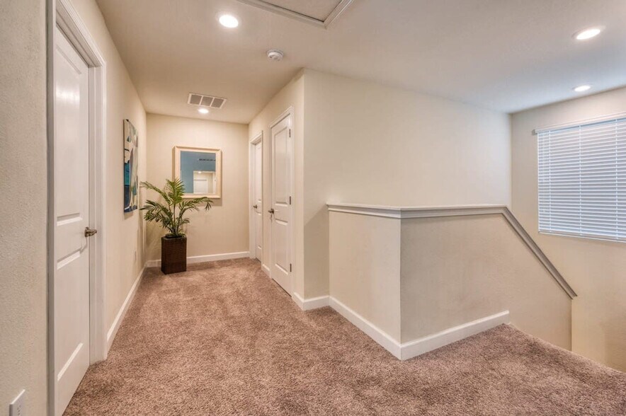Building Photo - 4793 Kings Castle Cir