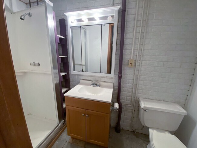 Building Photo - Harris Townhome