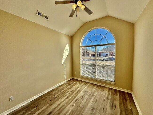 Building Photo - 3908 SW Hawthorne St