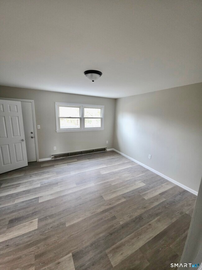 Building Photo - 9 Peggy Ln