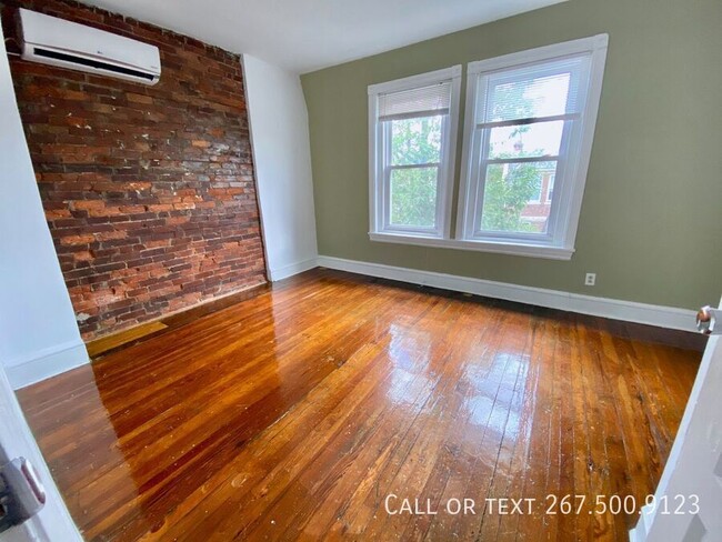 Building Photo - Lovely Junior 1BR / 1BA Apartment Availabl...