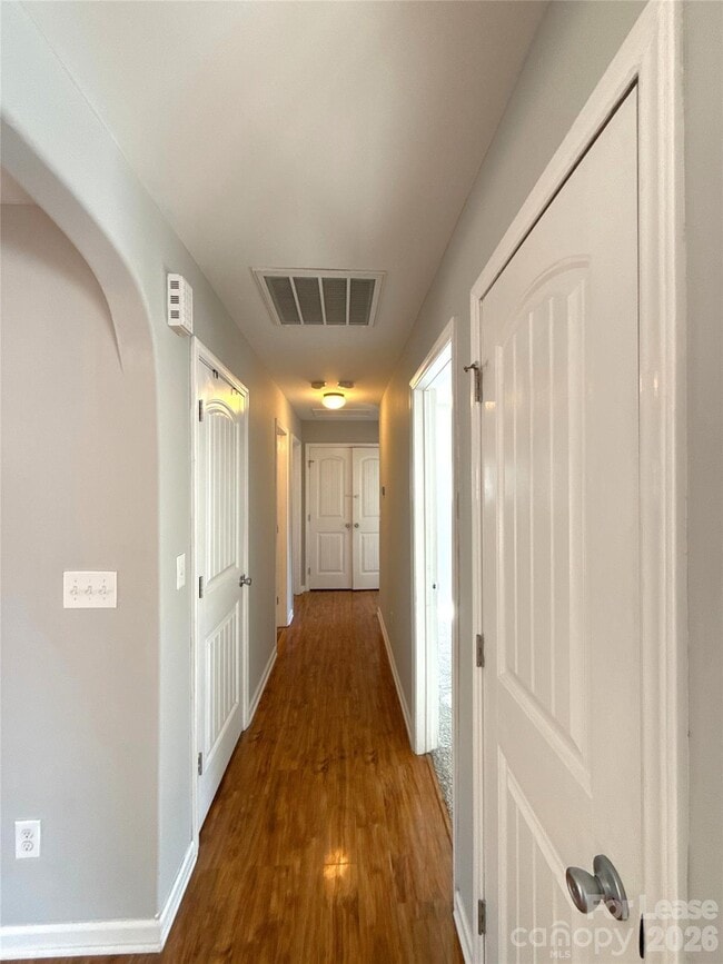 Building Photo - 1601 Starbrook Dr