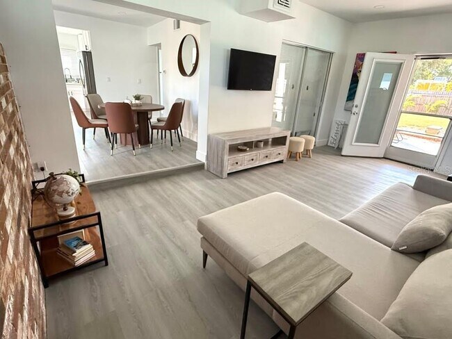 Building Photo - 4026 Indianapolis St NE