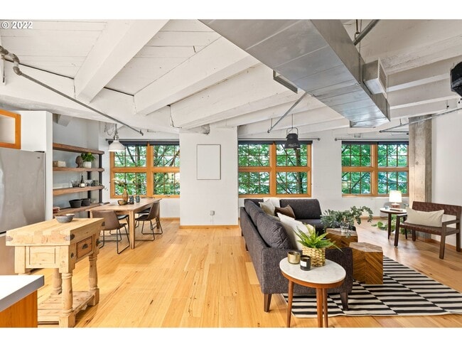 Building Photo - 1420 NW Lovejoy St