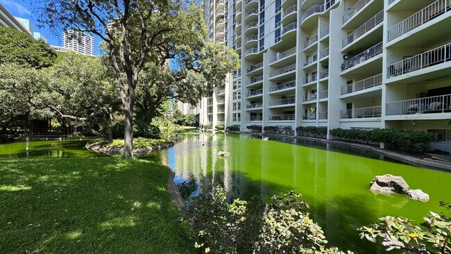 Building Photo - CONVENIENTY LOCATED AND SPACIOUS 2BD/2BA C...