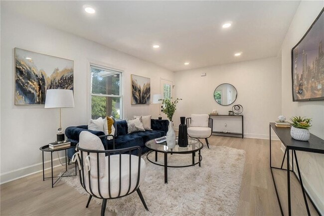 Building Photo - 2539 Glendale Cir SE