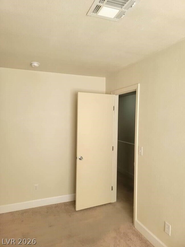 Building Photo - 3412 Townhouse Dr