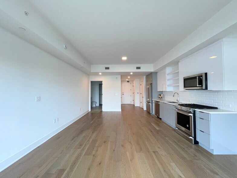 Building Photo - 788 W Marietta St NW