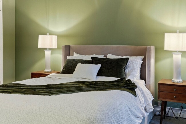 Building Photo - 657 N Carpenter St