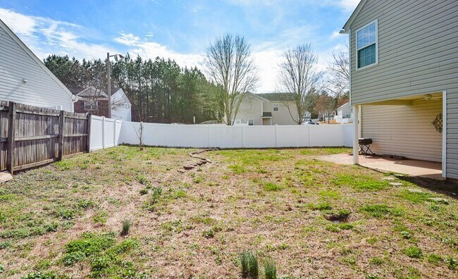 Building Photo - 612 Spanish Oak Dr