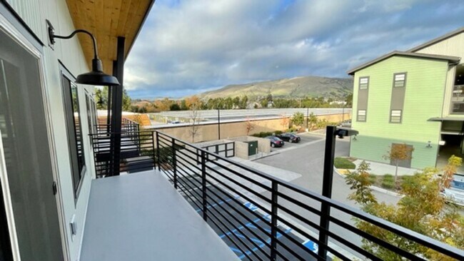 Building Photo - New Construction Studio Apartment with Air...