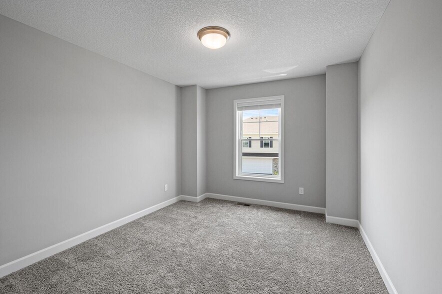 Building Photo - 15008 Ahena Curv