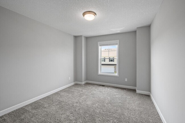 Building Photo - 15008 Ahena Curv