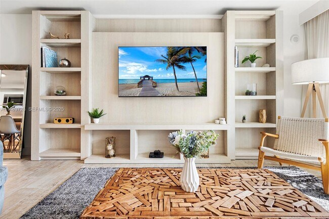 Building Photo - 102 24th St