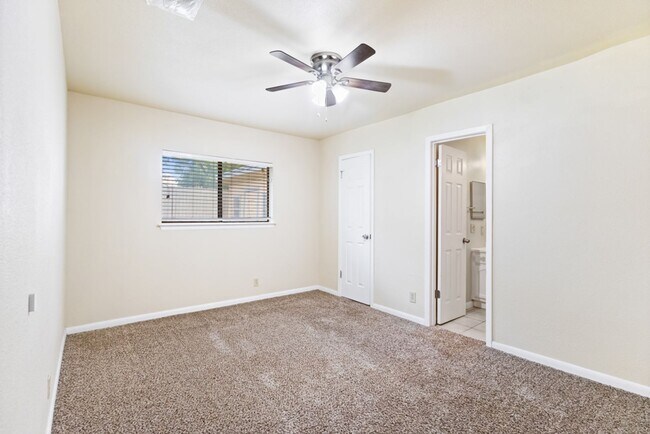 Building Photo - 4907 Dare Ln