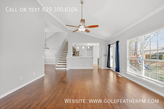 Building Photo - 905 Split Oak Dr