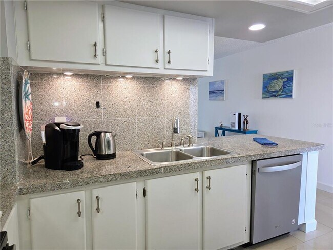 Building Photo - 285 107th Ave