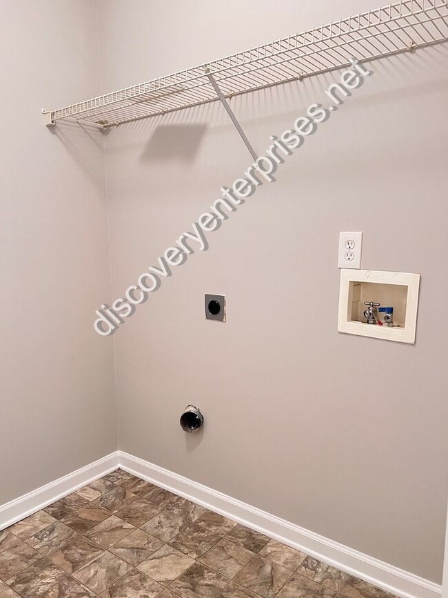 Building Photo - 3/2.5 in College Park! 1st month's rent FREE with 13-month lease!!