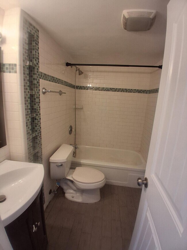 Building Photo - 3320 N Arnoult Rd