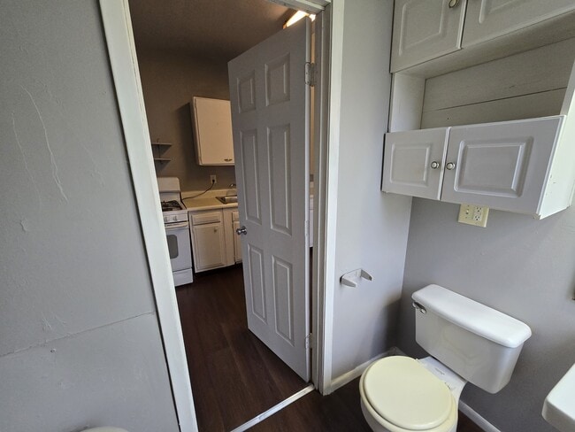 Building Photo - 949 13th St