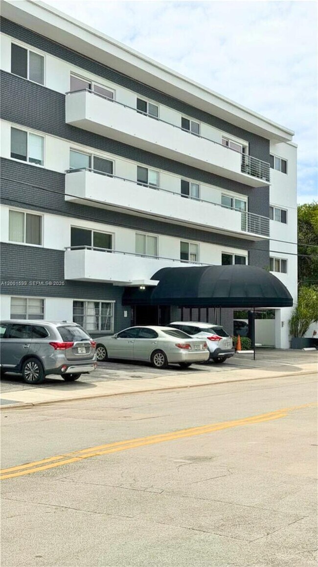 Building Photo - 1880 S Treasure Dr