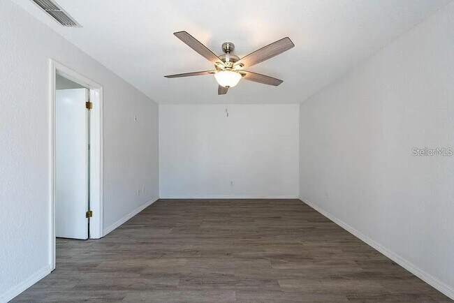 Building Photo - 9415 Pebble Glen Ave